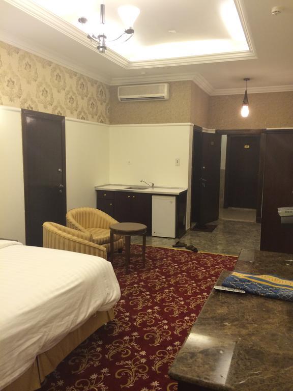 Al Denny Aparthotel Jeddah Room photo